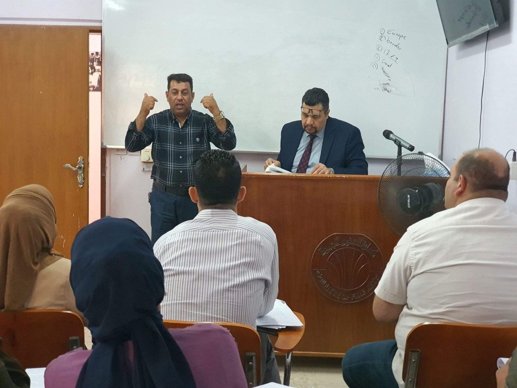 عميد كلية الفنون الجميلة يجري زيارة تفقدية لطلبة الدراسات العليا