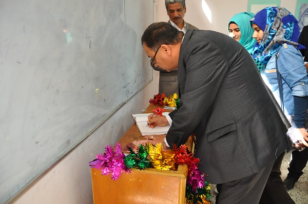 معرضا فنيا  لطلبة المرحلة الثانية والثالثة بمناسبة الذكرى 29 لتأسيس الجامعة