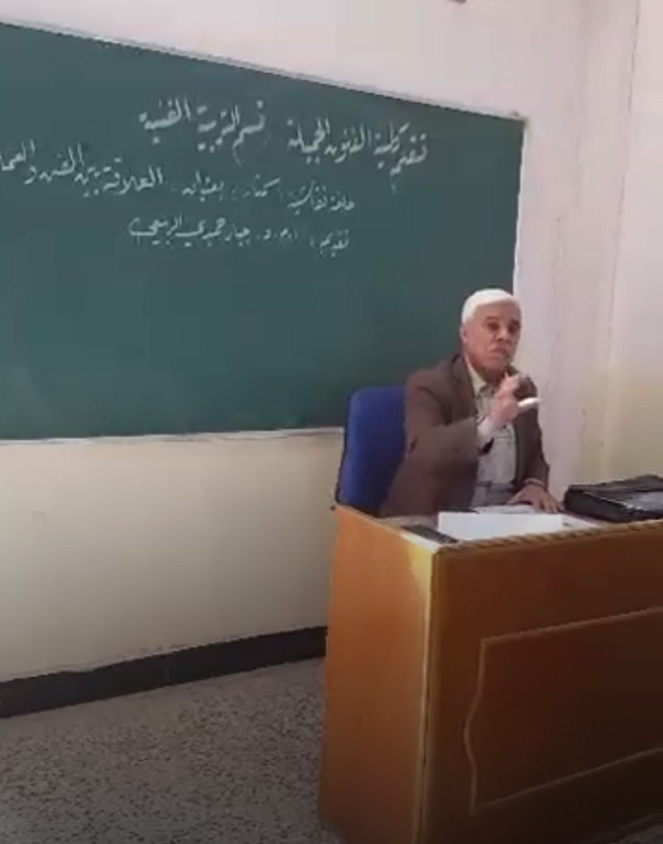 حلقة نقاشية  بعنوان (العلاقة بين الفن والعمارة ) للدكتور جبار حميدي الربيعي قسم التربية الفنية  يوم