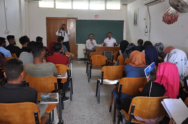 مديرية مرور الديوانية تقيم ندوة  ارشادية  توعويه  لطلبة كلية الفنون الجميلة