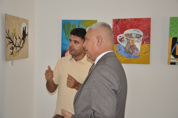 افتتاح معرضا للكولاج والاشغال اليدوية في قسم التربية الفنية