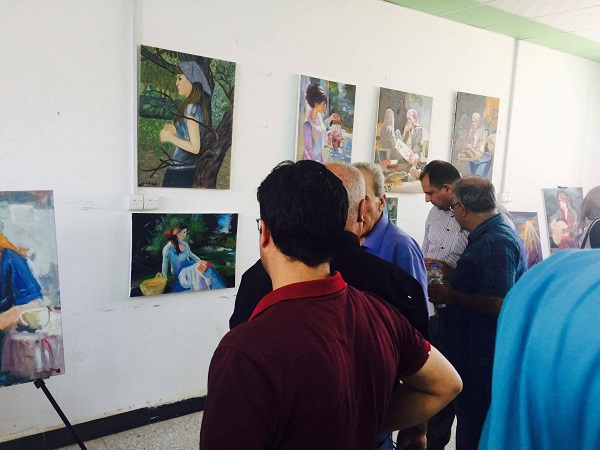 افتتاح معرضا للفن التشكيلي والخط والزخرفة في قسم التربية الفنية