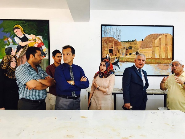 معرضا للجداريات في قسم التربية الفنية