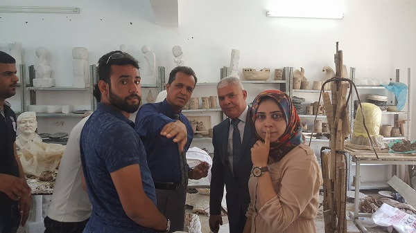 كلية الفنون الجميلة /جامعة القادسية تجسد انتصارات قواتنا المسلحة الباسلة وتبادر  بعمل نصب تذكارية للقائدة العسكريين وقادة الحشد الشعبي وتهنئهم بمناسبة الانتصارات التي حققوها في الموصل الحدباء وباقي أراضي الوطن الحبيب .