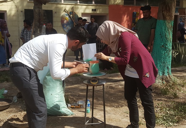 ورشة عمل بعنوان (الالية التقنية لخزف الراكو)