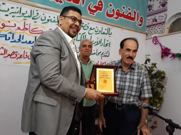 الاستاذ الدكتور كاظم نويرالزبيدي عميد كلية الفنون الجميلة في امسيه ثقافية بالتعاون مع الاتحاد الادباء والكتاب في الديوانية