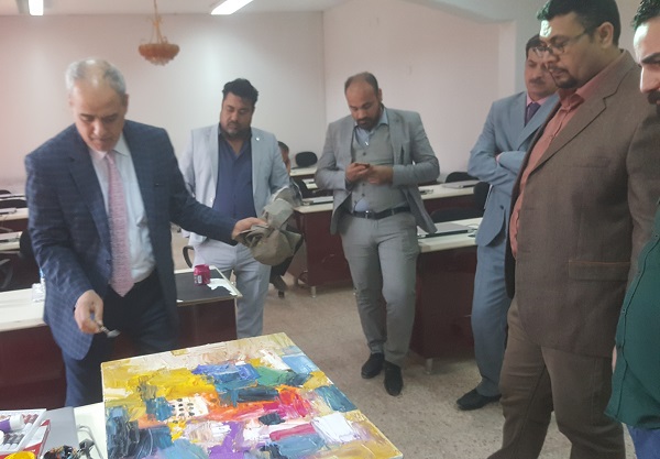 حديث عن الذاكرة والمنجز ..كلية الفنون الجميلة جامعة القادسية  تستضيف الفنان التشكيلي الاستاذ الدكتور فاخر محمد حسن عميد كلية الفنون الجميلة جامعة بابل .لعقد ورشة عمل لطلبة كليتنا.