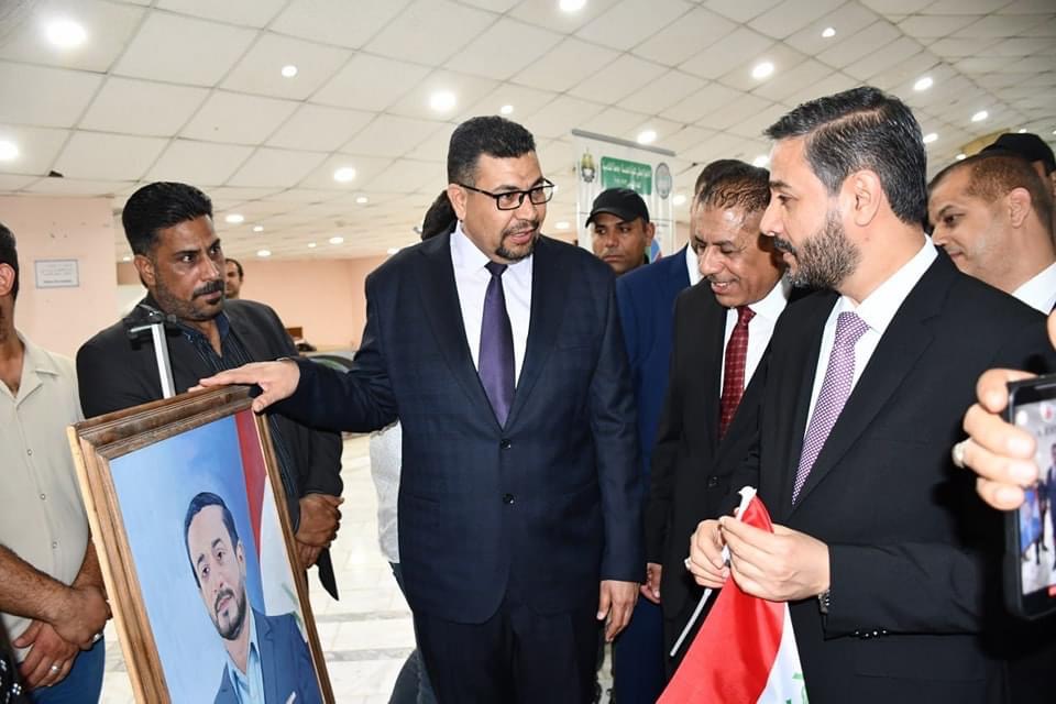 معالي وزير التعليم العالي والبحث العلمي يفتتح المعرض الفني لنتاجات طلبة كلية الفنون الجميلة جامعة القادسية.